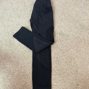 Lululemon leggings with pockets, size 6